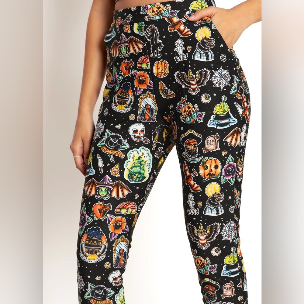 Blackmilk “TATTOWEEN BLACK CUFFED PANTS” Size Medium M NWT Skull Pumpkin Bat